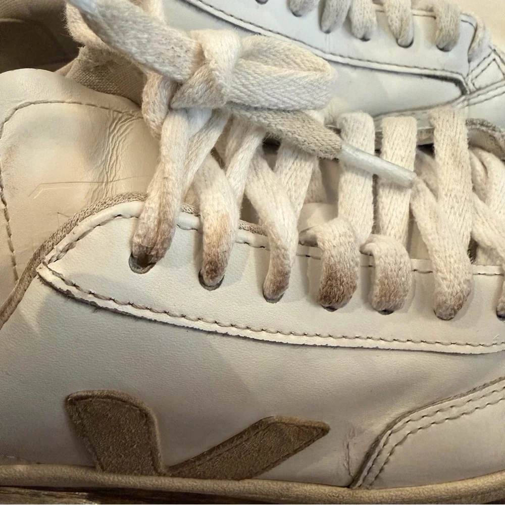 Veja Womens V-12‎ White/Camel Leather Sneakers Size 7